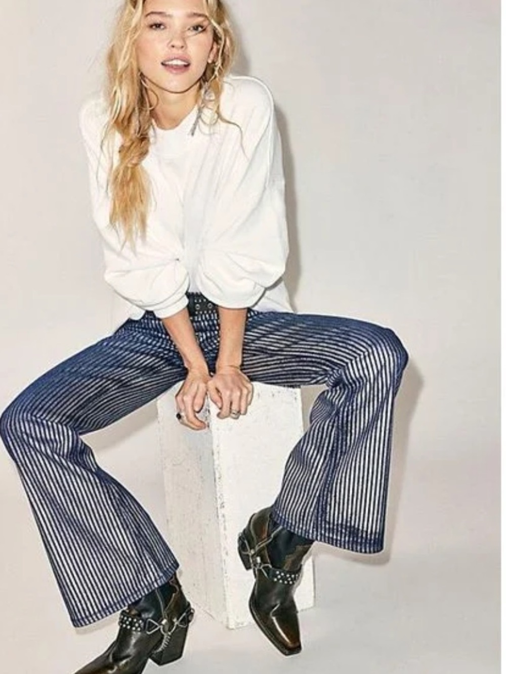 Free People We The Free West Coast Relaxed Flare Jeans NWT Blue Stripe Size 24 - Picture 3 of 7